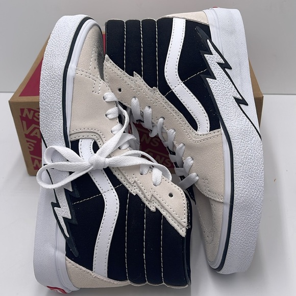 Vans WMNS High-Top Sneakers in Black White Sk8-Hi Bolt
Antique White/Black - Picture 11 of 16